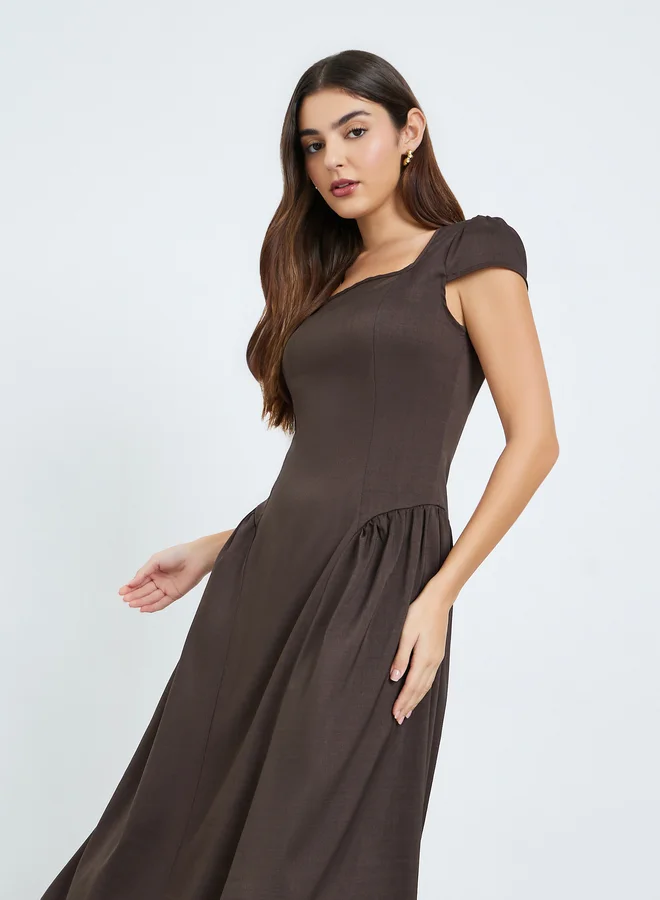 ستايلي فستان نسائي بني بياقة مربعة وخط  متوسط الطول